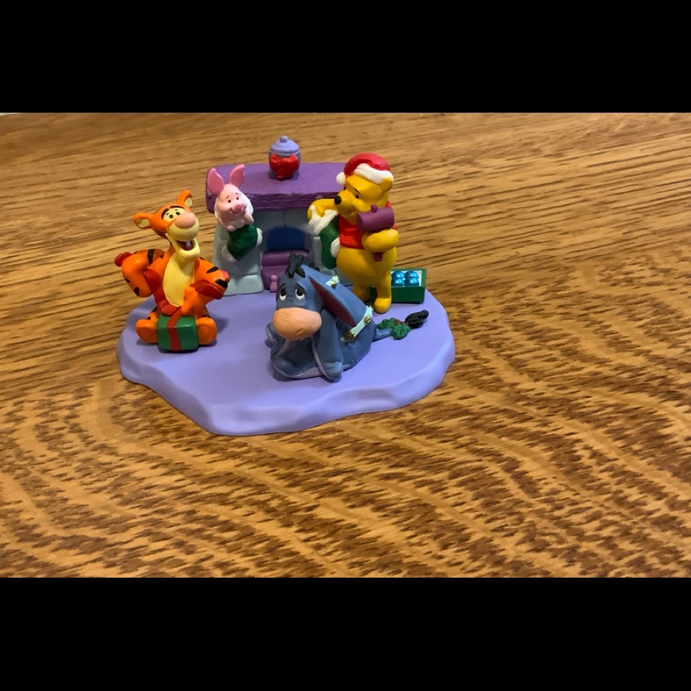 Hallmark Disney 1999 Winnie the Pooh Miniature